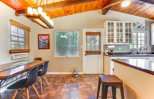 Peaceful Vista House with Gas Grill 1 Mi to Dtwn! - Foto 7