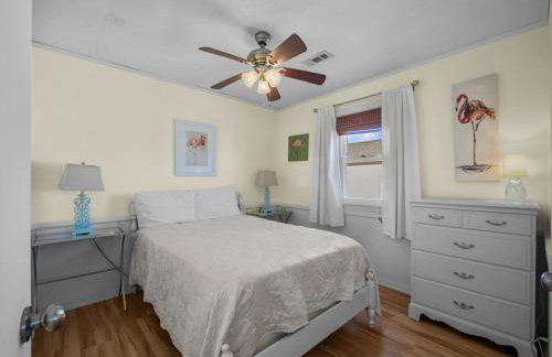 Pets OK Beach Home, Short Walk Beach Access, and Views - Foto 12