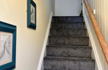 The Buxton Retreat A Luxurious 3-Storey Townhouse with Four Poster Bed and Double Jacuzzi Bath" - Photo 8