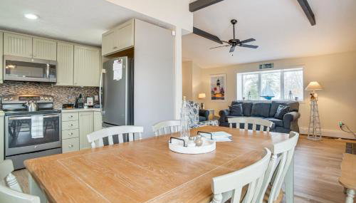 Backyard Chilling Cape Cod Home Steps to Beach - Foto 2