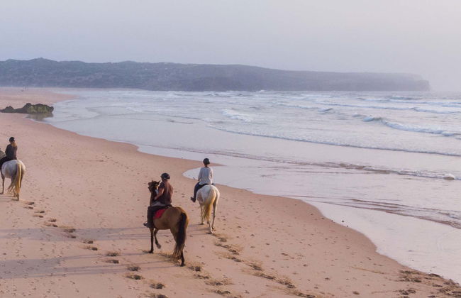 Paseo a caballo por la playa de Bordeira al atardecer - Foto 5
