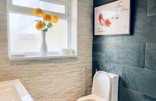 6 Bedroom Bungalow Ascot Racecourse LegoLand Windsor Castle 75" TV - Foto 25