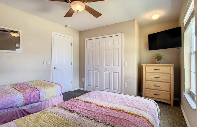 Fantastic 7 Bed 6 Bath in Prestigious Gated Comm - Foto 29