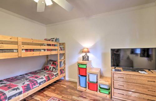 Hot Tub and Patio Pet-Friendly Cabin in Munds Park! - Foto 20