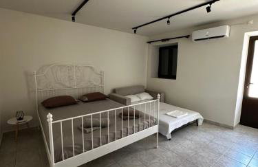 Davelis House - Photo 21