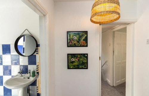 Stylish Comfort: 2BR Home in the Heart of Wigan - Foto 25