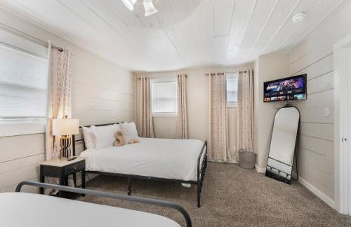 Stockyards- 4min Pet Friendly 3BR Luxe Gem - Foto 86