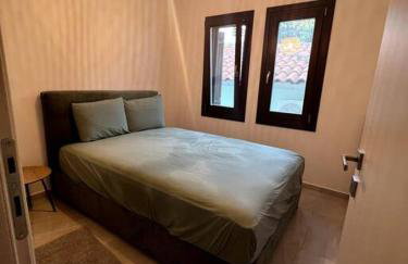 The Yacht House - Photo 14