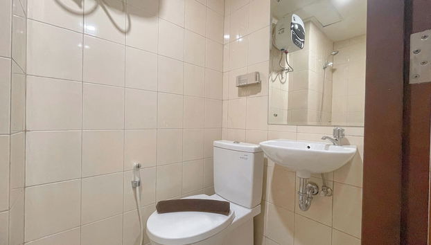 The Stylish Studio Apartment Vida View Makassar - Foto 5, Baño