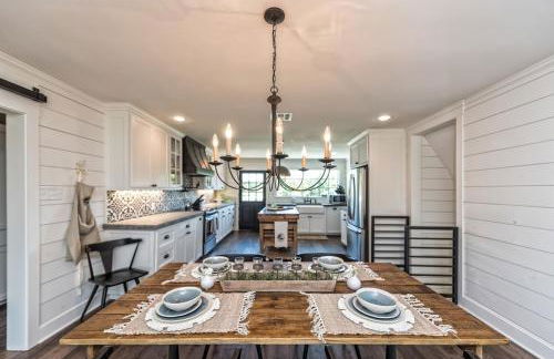 FIXER UPPER’s Original BARNDOMINIUM!! Sits on Private 16 wooded acres & lake - Foto 20