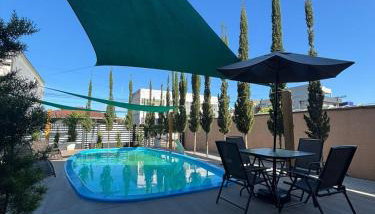 SPA Rossett em Itapoá - Luxo e conforto c piscina, hidromassagem e cromoterapia, p 22 pessoas! - Foto 5, Garden, sunbed