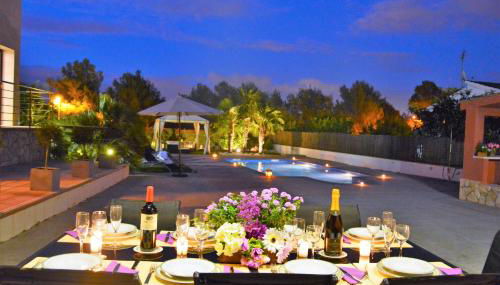 Villa Sitges La Calma 10 minutes drive Sitges 2 minutes walk Garraf Park AC - Photo 2, Garden