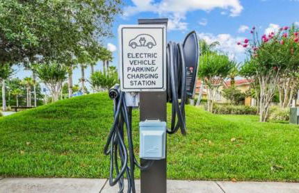 Restful 4BR 3BA with BBQ, Heated Pool & SPA - Foto 59