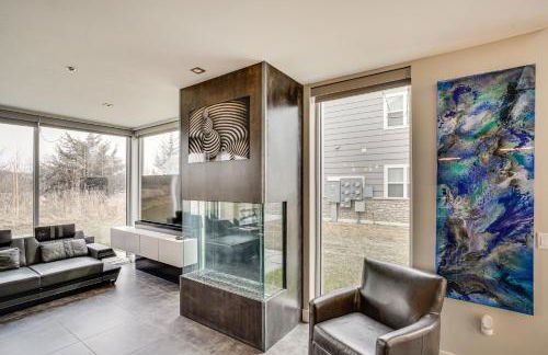 Road America Retreat Modern Villa with Garage! - Foto 5