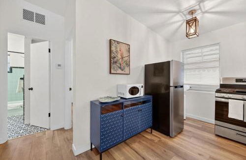 Vintage Florida Pet-Friendly Retreat - Photo 7