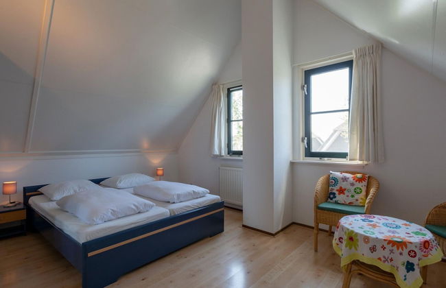 Beautifully Situated Luxury Villa on the Water - Foto 21