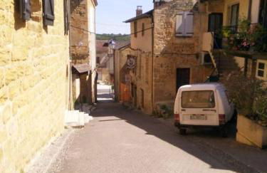 Demeure du XIIIe-XIVe s. dans la cité médiévale. - Photo 9