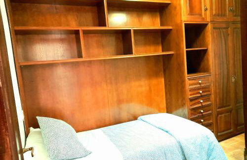 NO FIESTAS, 5 DORMITORIOS Solo familias, parejas o trabajo PARKING Público Gratis a 300m - Foto 19