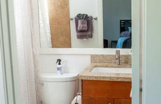 Chic SD Basecamp - Walk to Downtown - Foto 36