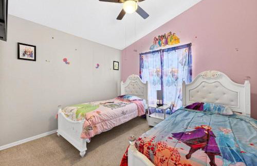 Entire Disney Retreat Home minutes from Disney, Shopping, and Restaurants 4br,2ba,7beds sleeps 10 - Foto 6