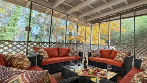 King Bed! Soaking tub! Fenced Yard w Screen Patio - Foto 2