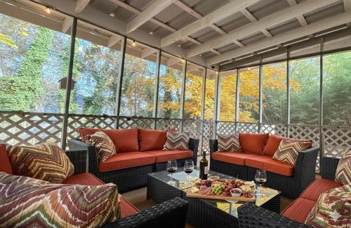 King Bed! Soaking tub! Fenced Yard w Screen Patio - Foto 2