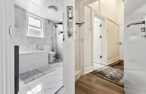 Leyton 1BR Flat Near Tube, 247 Gym, Tennis Court - Foto 22