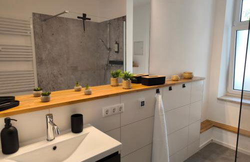 maremar - Apartments am Ferberturm - Luxus Boxspringbett - Küche - Arbeitsplatz - WLAN - Foto 9