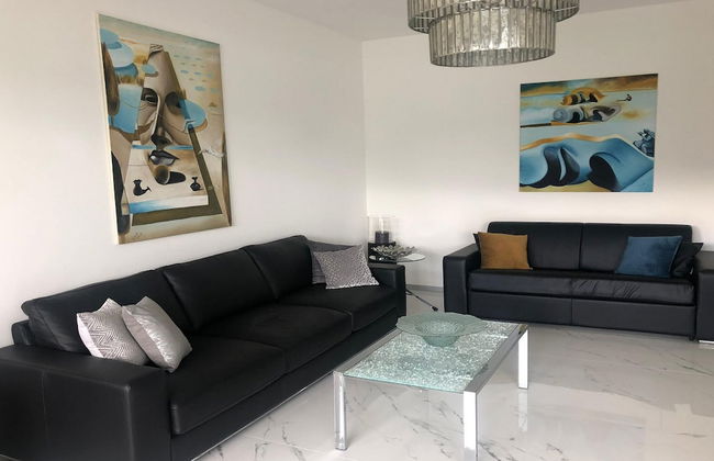 Villa in Bissone with swimming pool and garden - Photo 7