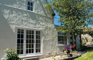 Richmond Hill Cottages, Exclusive 6 bedroom Farm House, Markington with heated pool - Photo 6