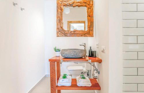 Boutique Beach Villa by Lanzarote Retreats - Private Pool - 1 min walk to Sea Pool - Photo 36