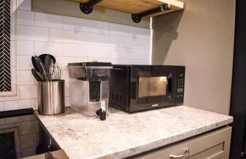 New 4 Bedroom House for Downtown Travelers - Foto 11