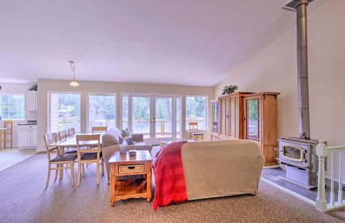 Anderson Island Retreat with Lakefront Deck and Canoe! - Foto 15