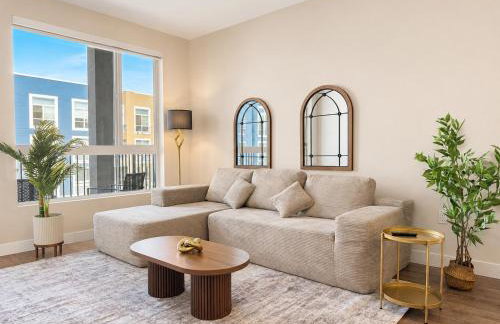 Upscale Escape 10 Min from Disneyland With Pool & Gym - Foto 1