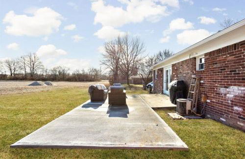 Newly Renovated Retreat 30mins to Downtown Indy - Photo 30