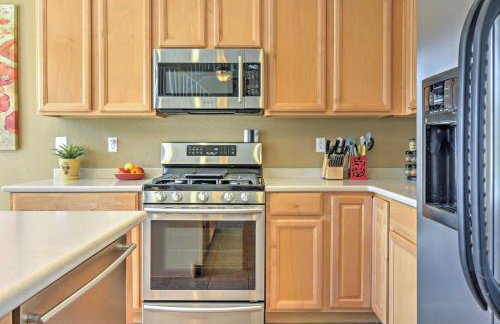 North Phoenix Home with Pool Hike, Swim and Shop! - Foto 9