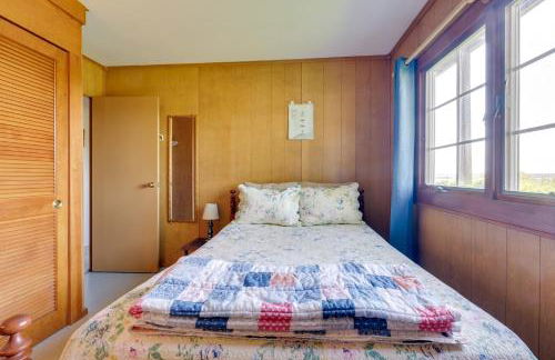 Deck with Water View Coastal Escape Near P-Town! - Foto 28