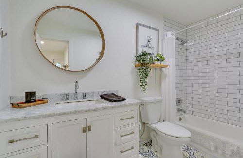 Charming Swan Lake Apartment with Deck! - Foto 17