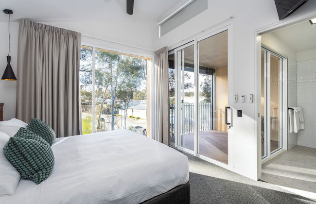 Clare Hillside Apartments - Photo 3