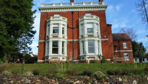 Torrington Hall - Photo 4