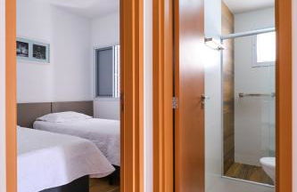 2 QUARTOS com Churrasqueira na Varanda, Piscina, Garagem interna, WiFi 500mbps, Ar Condicionado e Telas de Proteção - Foto 17