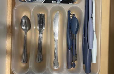 Brand New Guest Suite + Full Kitchen + Parking - Foto 9