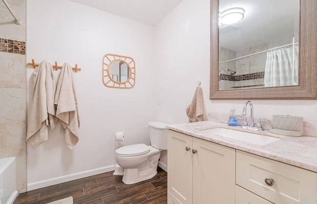 Vibrant Boho Family Home 3 Bed Pet Friendly UNR - Photo 11