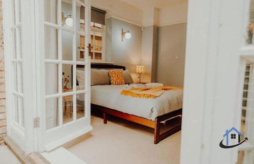 Unique Boathouse, detached free parking x4 cars - Foto 69