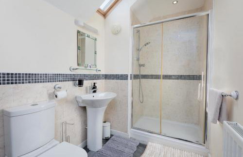 Spacious Luxurious Serviced Accommodation 6 - Photo 47