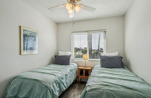 Beautiful 2 Bed Beach Condo #201 - Photo 11