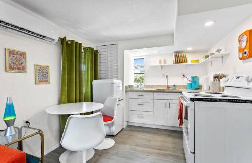 That 70’s Themed Apt Close to Coffee, Food + Shops - Foto 8