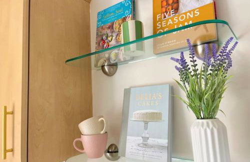 Artistic, Bright & Spacious 3 Bedroom Home - Foto 29