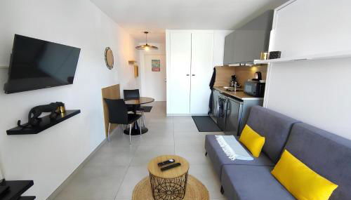 Ginkgo Studio - piscine, proche de la mer, Golf, WIFI - Foto 3, furniture, stove, storage, heating