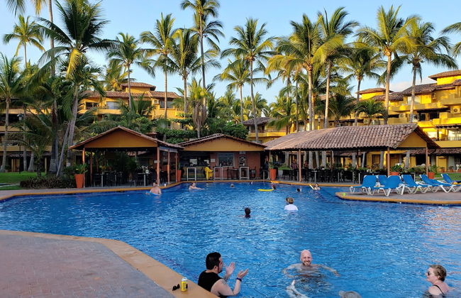 Villa Facing the Beach in a Large Terrace 7 Pools, Tennis Courts, 247 Security - Foto 6